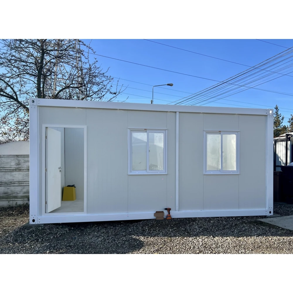 Container 18m2 tip birou, pentru locuit, șantier, sanitar monobloc 6x3x3m cu 2 ferestre și o ușă