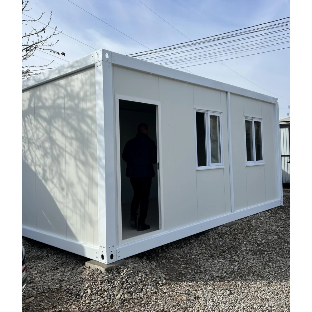 Container 18m2 tip birou, pentru locuit, șantier, sanitar monobloc 6x3x3m cu 2 ferestre și o ușă